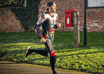 Sylvain Guintoli trainiert bereits eifrig