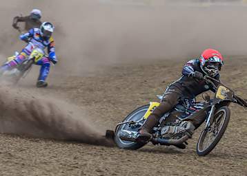 Daniel Spiller (hier bei der DM in Schwarme) vor Jörg Tebbe aus Dohren