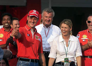 Michael und Corinna Schumacher 2001 in Ungarn mit Manager Willi Weber 