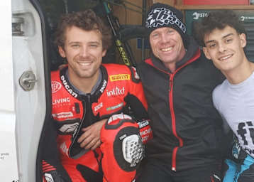 Philipp und Peter Öttl mit Intact-Neuzugang David Almansa