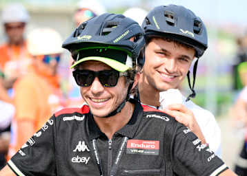 Mitfahrer bei Valentino Rossi: Formel-1-Weltmeister Lando Norris