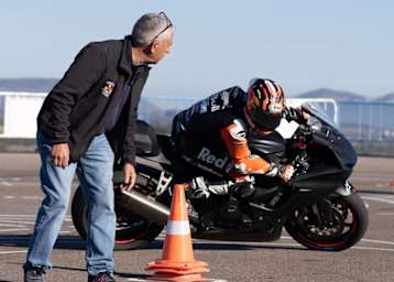 Maverick Vinales beim Training mit Chicho Lorenzo