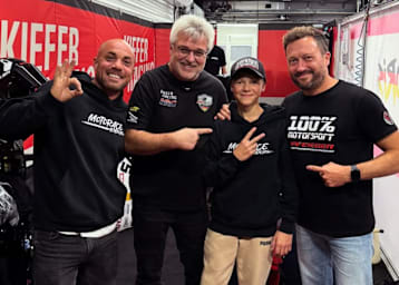 Jochen Kiefer mit Robin Siegert (Mitte) beim ETC-Wochenende in Barcelona