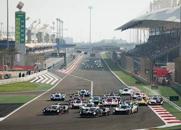 Ganz vorne: Die beiden Toyota GR010 Hybrid beim WEC-Rennen 2025 in Bahrain