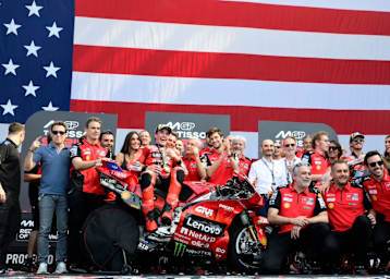 CEO Domenicali (im weißen Hemd) setzt mit Liberty Media auf den US-Markt