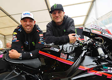 8TEN Racing: Peter Hickman (li.) und Davey Todd