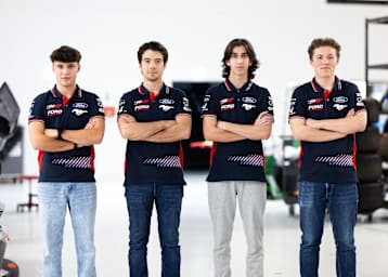 Kiano Blum, Alain Valente, Max Cuccarese und Emil Gjerdrum fahren Mustang