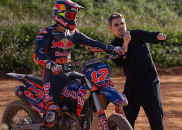 Auch Offroad: Performance Coach Lorenzo gibt Vinales gezielte Anweisungen