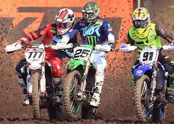 Evgeny Bobryshev (#777) startet in der WM mit einem Serienmotor von Suzuki und verliert schon am Start an Boden