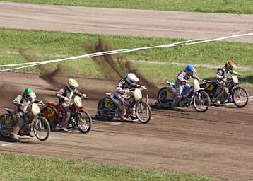 Fünf Fahrer auf der Bahn: Eindeutig zu wenige