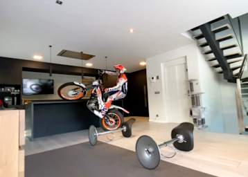 Corona-Lagerkoller: Toni Bou düst durch die Wohnung