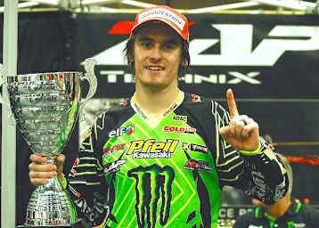 Paul Coates mit seiner Trophäe