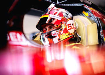 Antonio Giovinazzi im Cockpit des Ferrari 499P