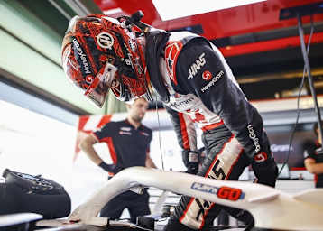 Esteban Ocon durfte bereits beim Nachsaison-Test in Abu Dhabi für das Haas-Team ausrücken, nun hat er auch schon Kilometer im neuesten GP-Renner des US-Rennstalls zurückgelegt