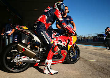 Davide Giugliano wurde vom Team aus dem Rennen genommen