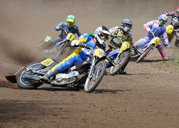 Enrico Janoschka (vorne) blieb in Rastede ungeschlagen