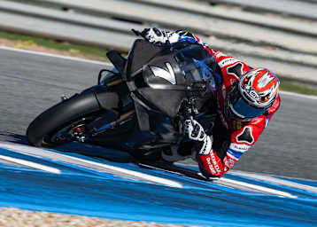 Iker Lecuona auf der neuen Honda Fireblade
