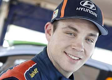 Nach der ersten Etappe der Rallye Italien knapp vor Weltmeister Sébastien Ogier – Hyundai-Pilot Hayden Paddon    