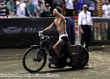 Anders Thomsen: Ehrenrunde in Unterhose