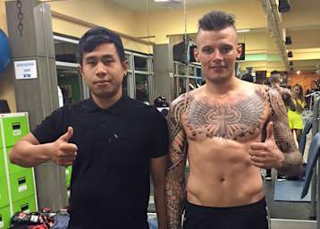 Kenni Larsen (re.) ist begeisterter Thai-Boxer