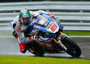 John Hopkins stürzte im Regen in Knockhill