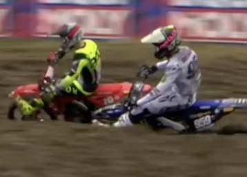 Tim Gajser geht an Maxime Renaux vorbei in Führung