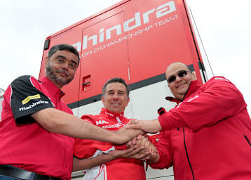 Mahindra-Rennchef S.P. Shukla, Jorge Martinez und Mahindra-CEO Mufaddal Choonia 