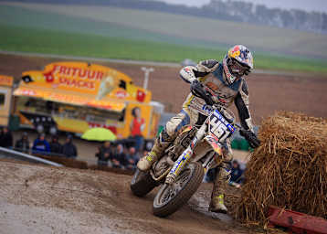 Motocrosser Romain Febvre führte die Supermoto-Stars vor