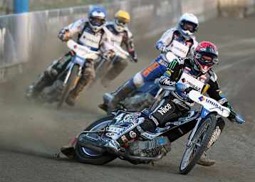 Tomasz Gollob (vorne) ist einer der Superstars in Güstrow