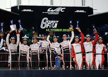 Freude über Platz 2: Fernando Alonso, Sébastien Buemi und Kazuki Nakajima
