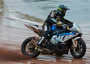 Martin Smolinski mit einer BMW S1000RR