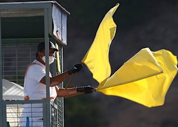 Unter gelber Flagge muss vorsichtig gefahren werden