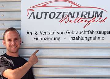 Seinen Lebensunterhalt verdient WM-Pilot Angus Heidecke mit einem Autohandel