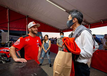 Roczen traf in Anaheim den CEO von American Honda, Noriya Kaihara