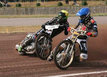 Norick Blödorn (blau) blieb in Herxheim ungeschlagen