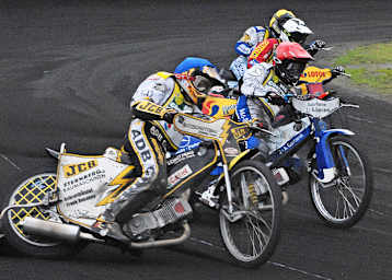 Roberto Haupt (blau) gegen Adrian Gomolski (rot).