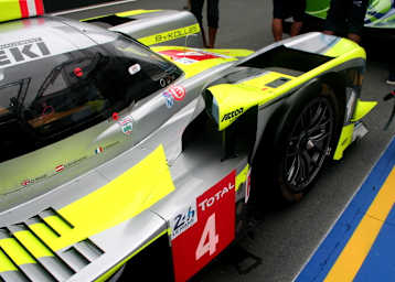 Raffiniertes Detail: Der Rückspiegel ist in das Aerodynamik-Konzept des ENSO CLM P1/01 integriert
