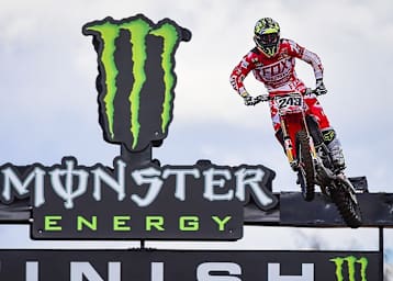 Tim Gajser gewinnt den ersten Lauf von Valkenswaard