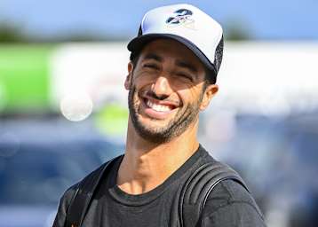 Daniel Ricciardo freut sich auf die Fahrt im legendären 1984er Wrangler Chevrolet Monte Carlo  