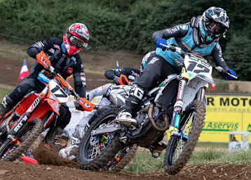 Max Nagl (#12) führt vor José Butron (#17)