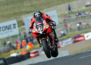 Scott Redding fliegt seinem vierten Saisonsieg entgegen