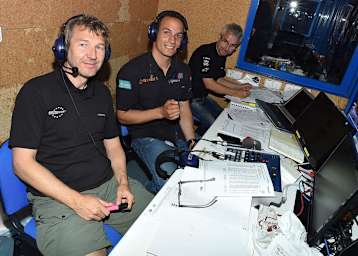 Da waren's plötzlich drei: Ron Ringguth, Alex Hofmann und Dirk Raudies in der Eurosport-Kabine in Jerez