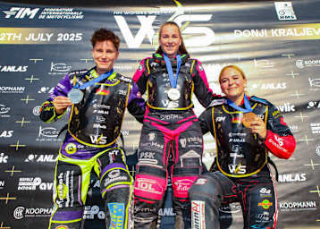 Die drei besten Speedway-Fahrerinnen (v.l.): Celina Liebmann, Hannah Grunwald und Jenny Apfelbeck