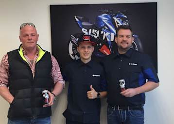 Sponsor Peter Heeb von der Firma Eighty One Powerdrink, Dominic Schmitter und Denis Hertrampf (v.l.)