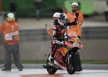 Can Öncü bei seinem Sieg in Valencia 2018