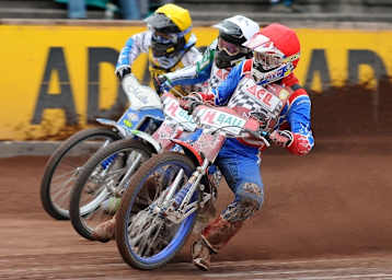 Renat Gafurov (rot) soll Landshut zum Sieg führen