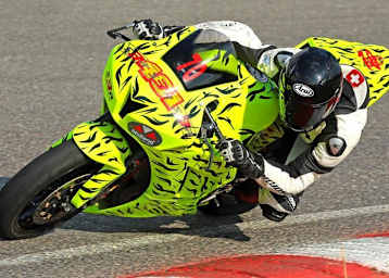 Sabine Holbrook mit der geliehenen Honda