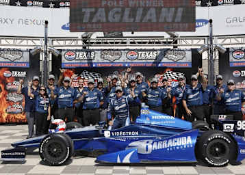 Alex Tagliani und sein Team feiern die Pole Position