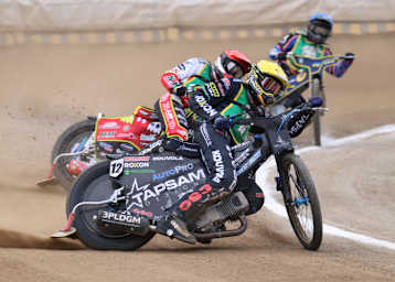 Timo Lahti vor Michael Härtel