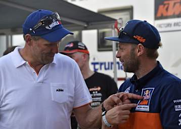 Bei der Dakar-Rallye 2016: Heinz Kinigadner mit KTM-Teammanager Alex Doringer